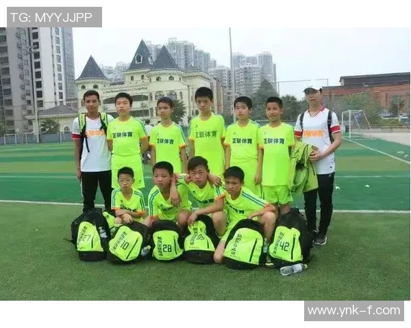 成都足球队心理素质深度对比分析与提升策略探讨 成都足球队心理素质深度对比分析与提升策略探讨