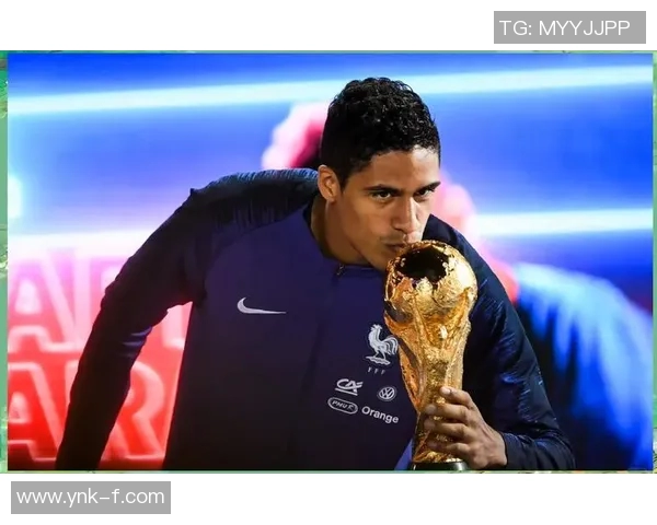 著名帅气足球明星在社交媒体上的风采与生活分享揭秘